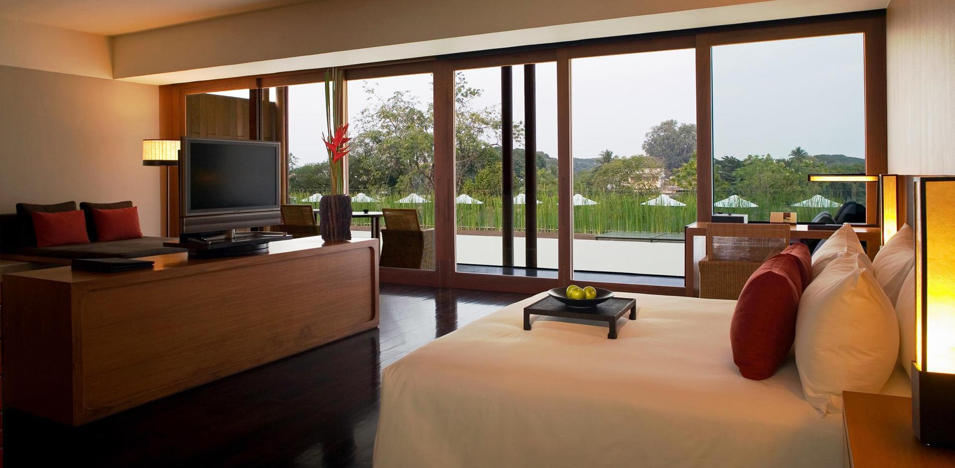 Bedroom, Anantara Chiang Mai Resort, Thailand