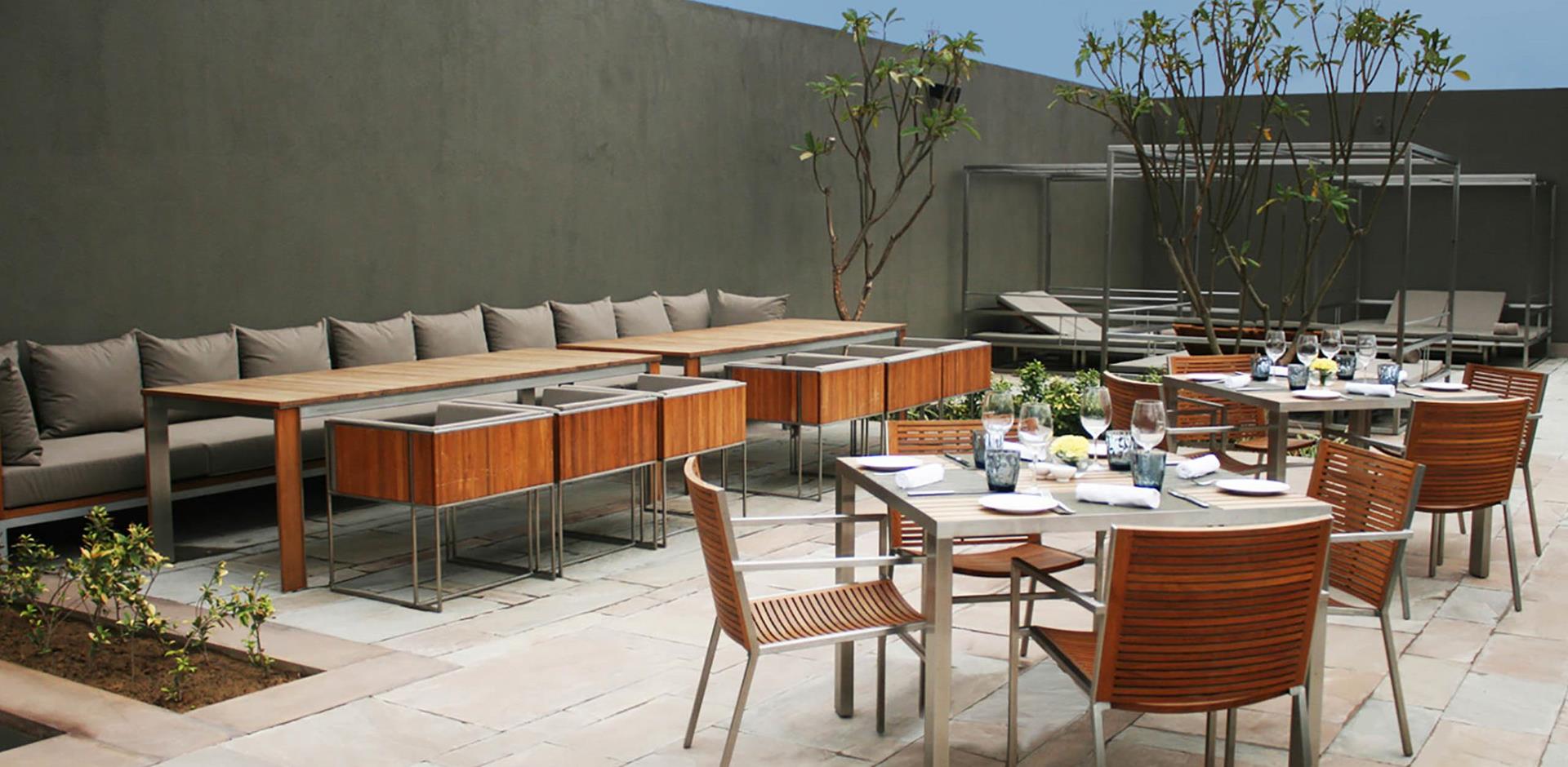 Outdoor dining, Roseate House, New Delhi