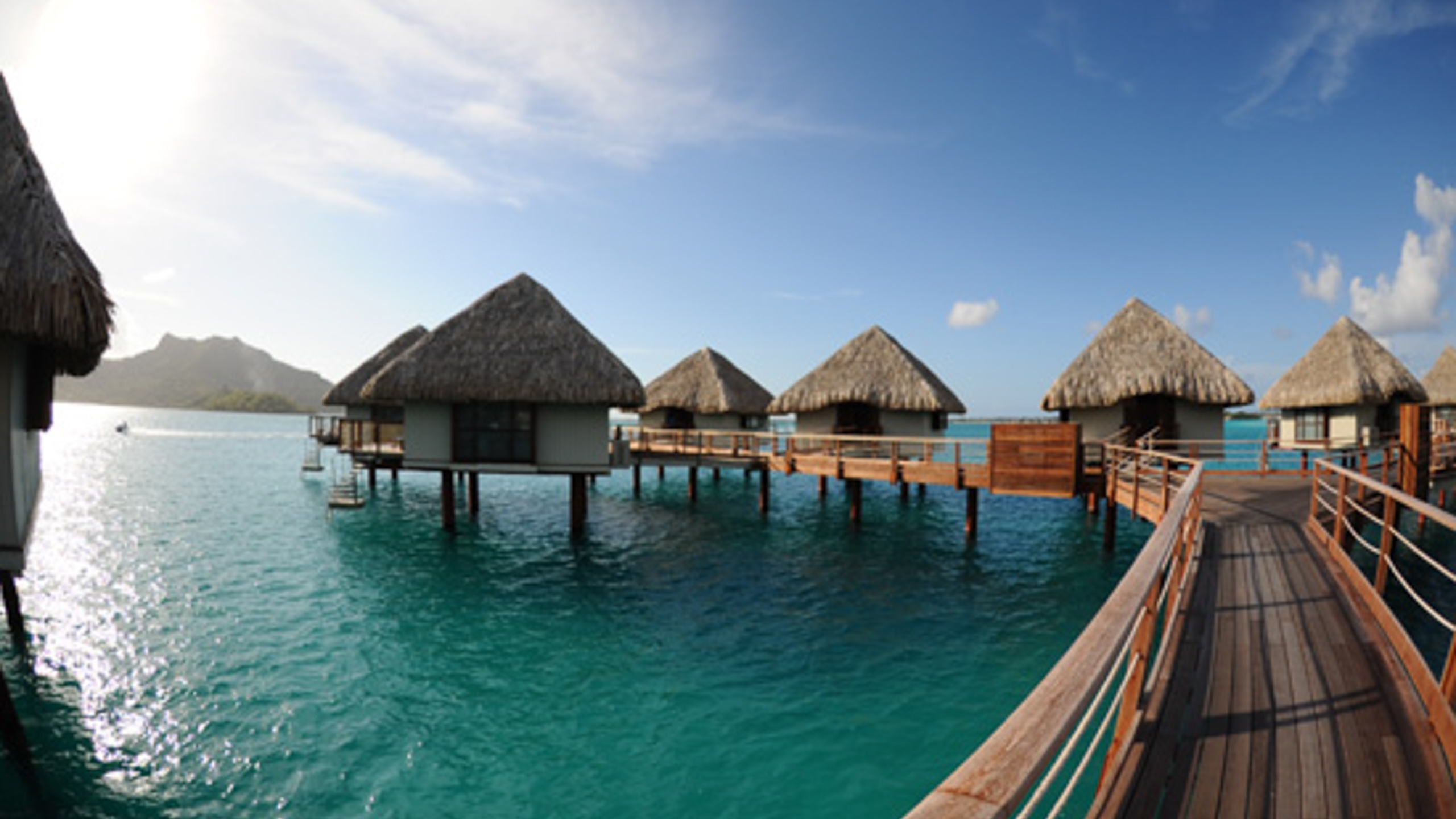 Бора бора адрес. Le Meridien Bora Bora, Бора-Бора, французская Полинезия. Филиппины бунгало на воде. Архитектура Полинезии. Французская Полинезия номера.